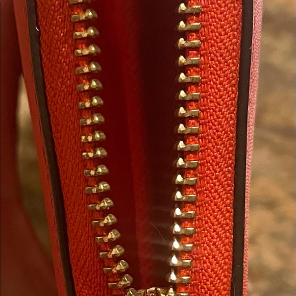 Micheal Kors Wallet - Picture 5 of 7